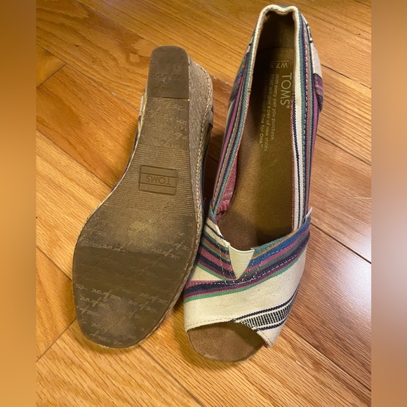 TOMS colourful wedge sandals super comfy! Size 7.5W - Picture 3 of 4